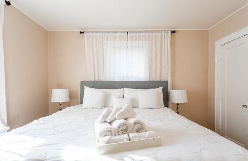Brooklawn - St. Vincent Apartment | The B&W Haven 3BR private office by LI Ferry