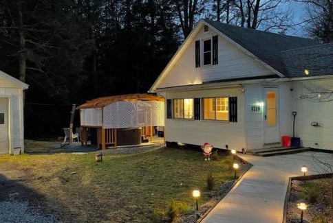 Blakeslee House | The Babbling Brooke