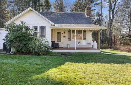 Blakeslee House | The Babbling Brooke