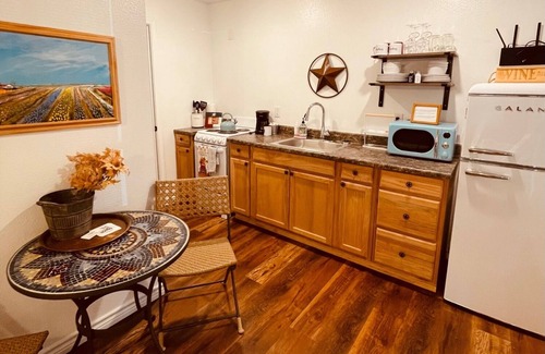 Fort Worth Cottage | The Baby Guest House at Eagle Mountain Lake