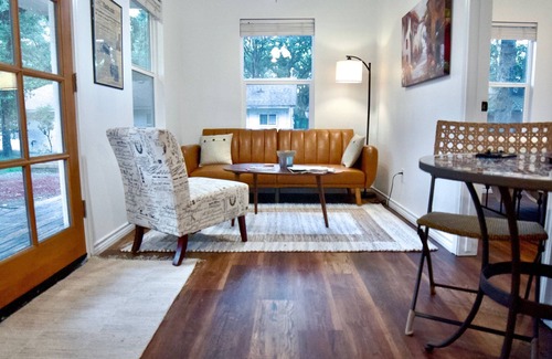 Fort Worth Cottage | The Baby Guest House at Eagle Mountain Lake