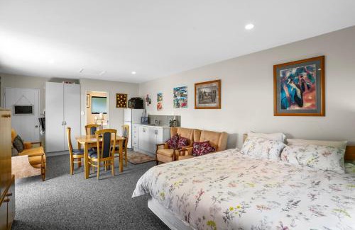 Waikuku Beach House | The Bach at Old Broadway - Waikuku Beach Retreat