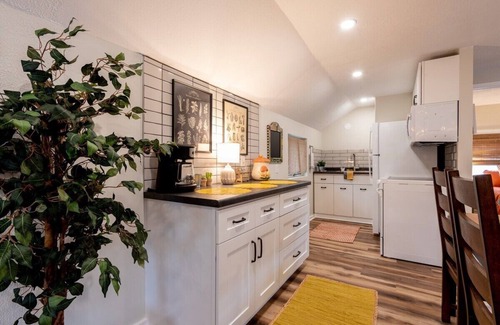 Lake Geneva Apartment | The Back Yard-Upper |Walk to Downtown LG |Balcony |Shared Yard for Games|Parking