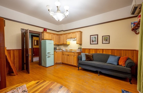 Nelson House | The Baker Suite