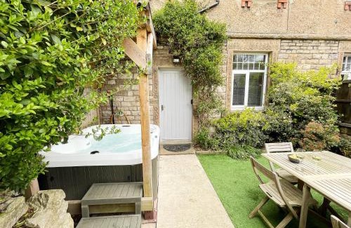 Ashford-in-the-Water House | The Bakewell Retreat - Hot tub - Pets - Sleeps 9