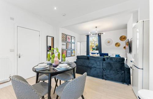 Ashford-in-the-Water House | The Bakewell Retreat - Hot tub - Pets - Sleeps 9