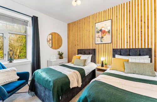 Ashford-in-the-Water House | The Bakewell Retreat - Hot tub - Pets - Sleeps 9