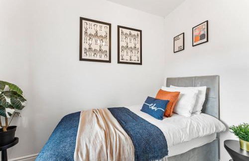 Ashford-in-the-Water House | The Bakewell Retreat - Hot tub - Pets - Sleeps 9