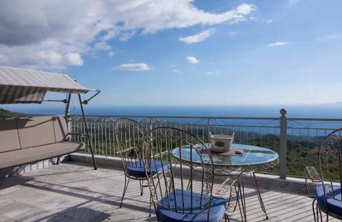 Tseria House | The balcony of Mani