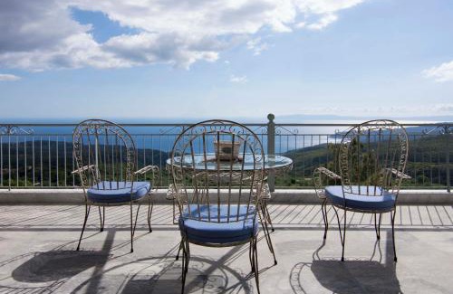 Tseria House | The balcony of Mani