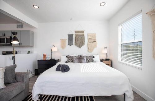 Central City Apartment | The Barber Loft-Close to Downtown 35 Mins to Ski