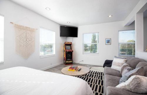 Central City Apartment | The Barber Loft-Close to Downtown 35 Mins to Ski