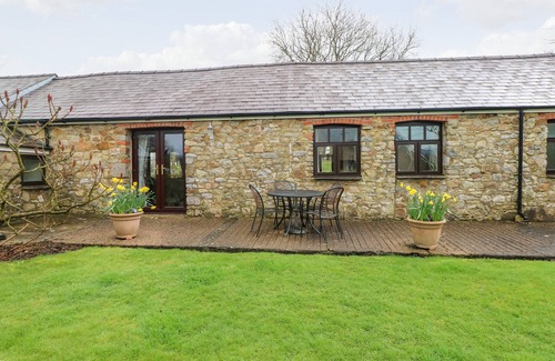 Kilgetty Cottage | THE BARN AT HARROLDS FARM, pet friendly, with open fire in Kilgetty