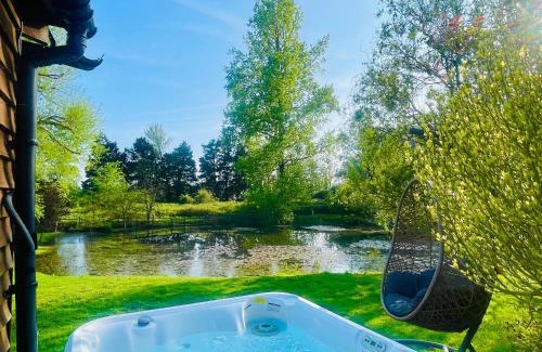 Ringmer Apartment | The Barn cottage with hot tub overlooking the lake