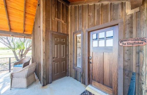 Elm Mott Ski Chalet | The Barn Swallow Cabin 15MIN to Magnolia Baylor