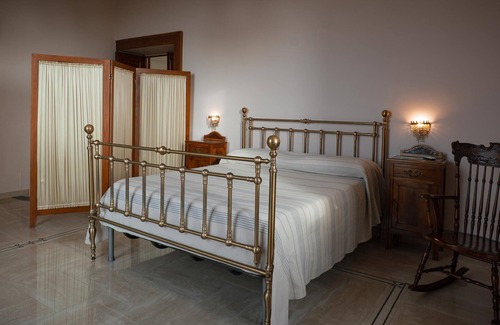 Angri Apartment | The Baroness’s Apartment – Noble Charm and Stunning Vesuvius View