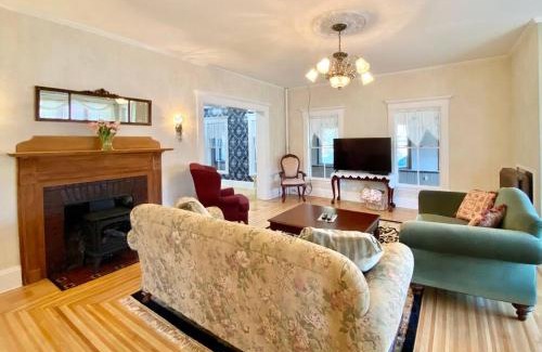 Bartlett House | The Bartlett Village House