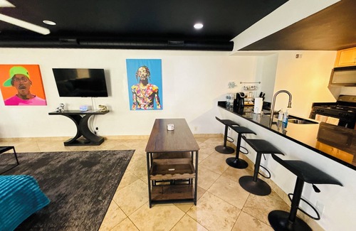 Cherokee Triangle Condo | The BAX I Spacious I Walkable I Patios