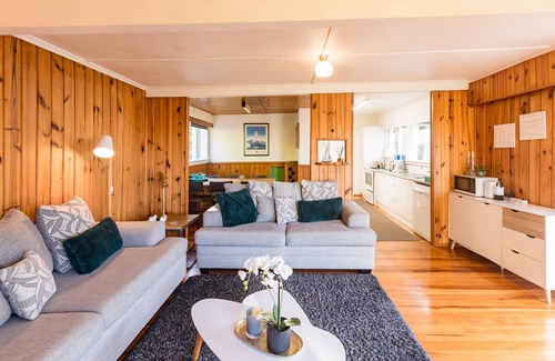 Paihia House | The Bay Bach, Paihia, Bay of Islands NZ