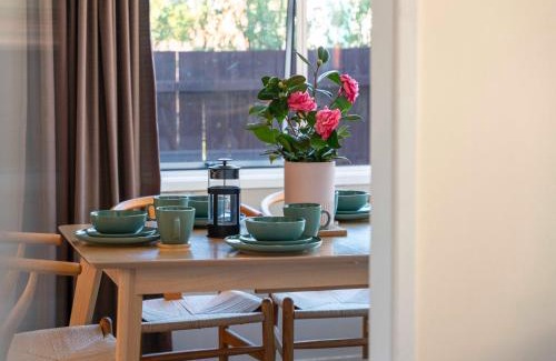 Two Mile Bay House | The Bay Breeze Retreat - Two Mile Bay Stay