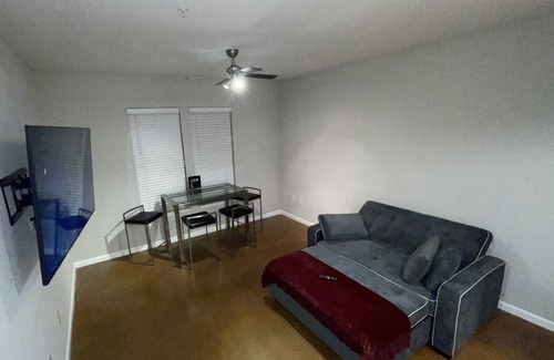 North Hyde Park Apartment | The Bay Cruiser