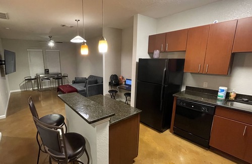 North Hyde Park Apartment | The Bay Cruiser