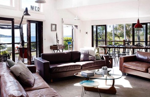 Catherine Hill Bay House | The Bay On The Central Coast by Contemporary Hotels