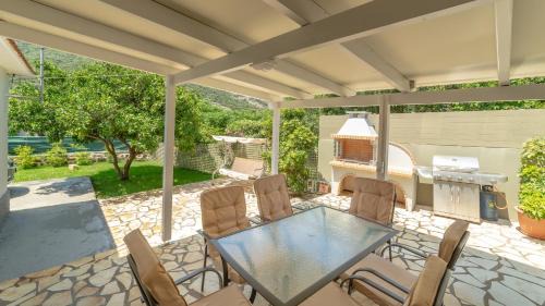 Agia Efimia House | The Bay Pearl