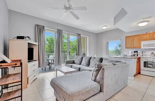 St. Petersburg - Clearwater Apartment | The Bayview a Quaint 1 1 Balcony on the bay