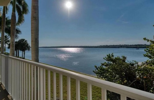 St. Petersburg - Clearwater Apartment | The Bayview a Quaint 1 1 Balcony on the bay