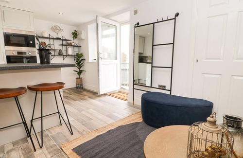 South Shields Cottage | THE BEACH APARTMENT, pet friendly, with a garden in South Shields