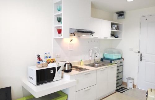 Ban Bang Saen Apartment | The Beach Bangsaen Condo Sea View Room 327-62 Top Floor-Free Netflix