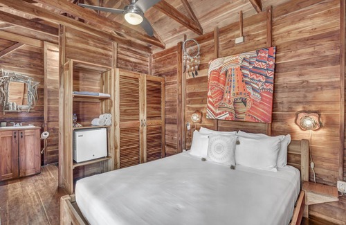 Tamarindo Bed & Breakfast | The Beach Bungalows Tamarindo B&B