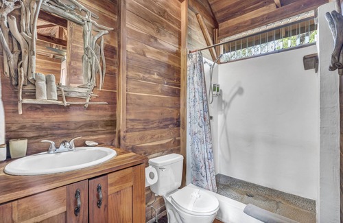 Tamarindo Bed & Breakfast | The Beach Bungalows Tamarindo B&B