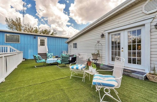 Canton Apartment | The Beach Comber - Private Room w/Pool & Hot Tub, Beach Comber - Private Room w/Pool & Hot Tub