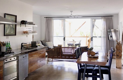 Emerald Beach House | The Beach Havens Luxe Beach House
