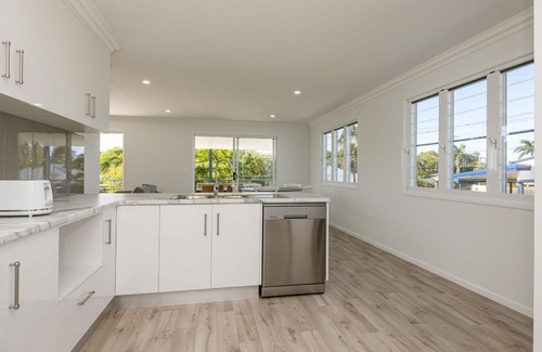 Bargara House | The Beach House - 16 Clarke Street