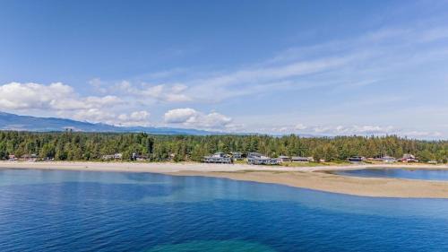 Black Creek Apartment | The Beach House at Saratoga #2