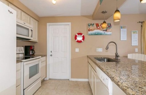 New Port Richey House | THE BEACH HOUSE RETREAT