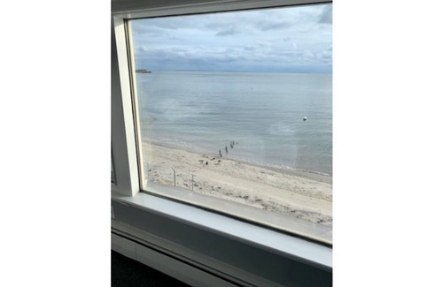 Westbrook Center House | The Beach House