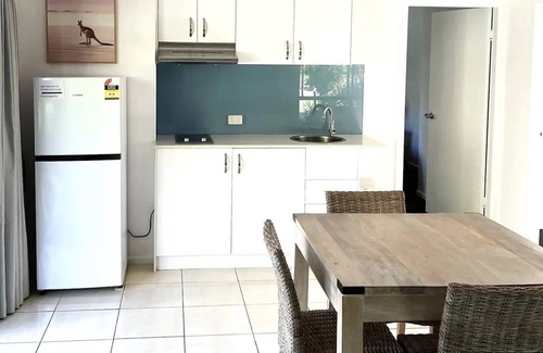 Mid North Coast Waterfront Apartment | The Beach Hut @ Annuka