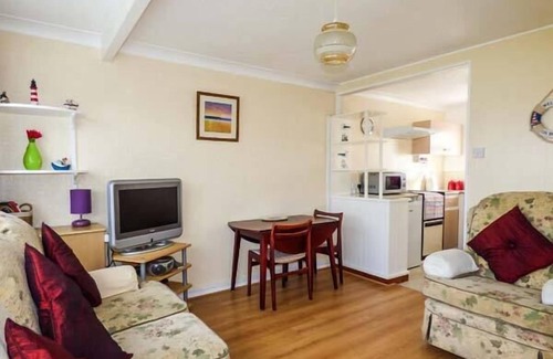 Scratby Cottage | THE BEACH ROAD CHALET PARK, NO. 107, family friendly in Scratby