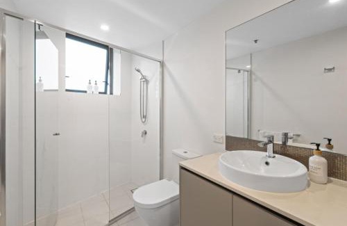Surfers Paradise Apartment | The Beachfront - 22F Skyline and Ocean view Studio with View Pool Gym Sauna