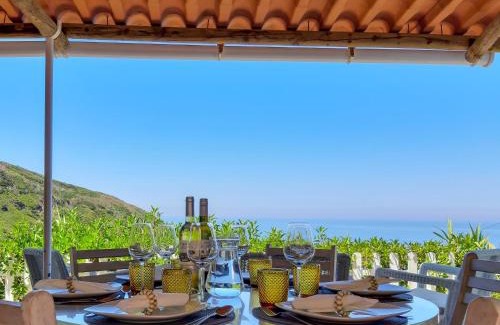 Colares House | The Beachfront Casa da Rampa