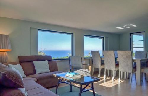 Colares House | The Beachfront Casa da Rampa