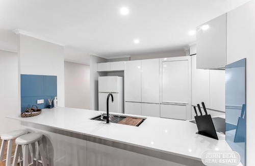 Redcliffe Apartment | The Beachouse