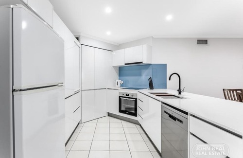 Redcliffe Apartment | The Beachouse
