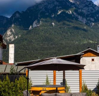 Busteni Ski Chalet | The Bear Chalet with Private Hot Tub