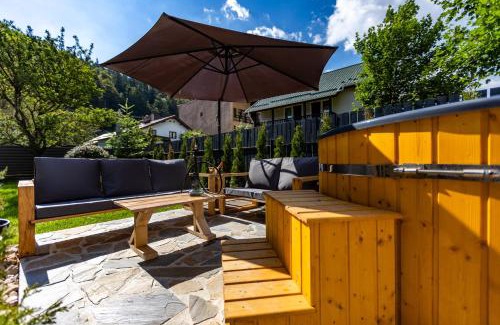 Busteni Ski Chalet | The Bear Chalet with Private Hot Tub