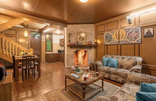 Old Manali House | The Bear Creek Luxury 2BHK Villa at Mall Road Manalin